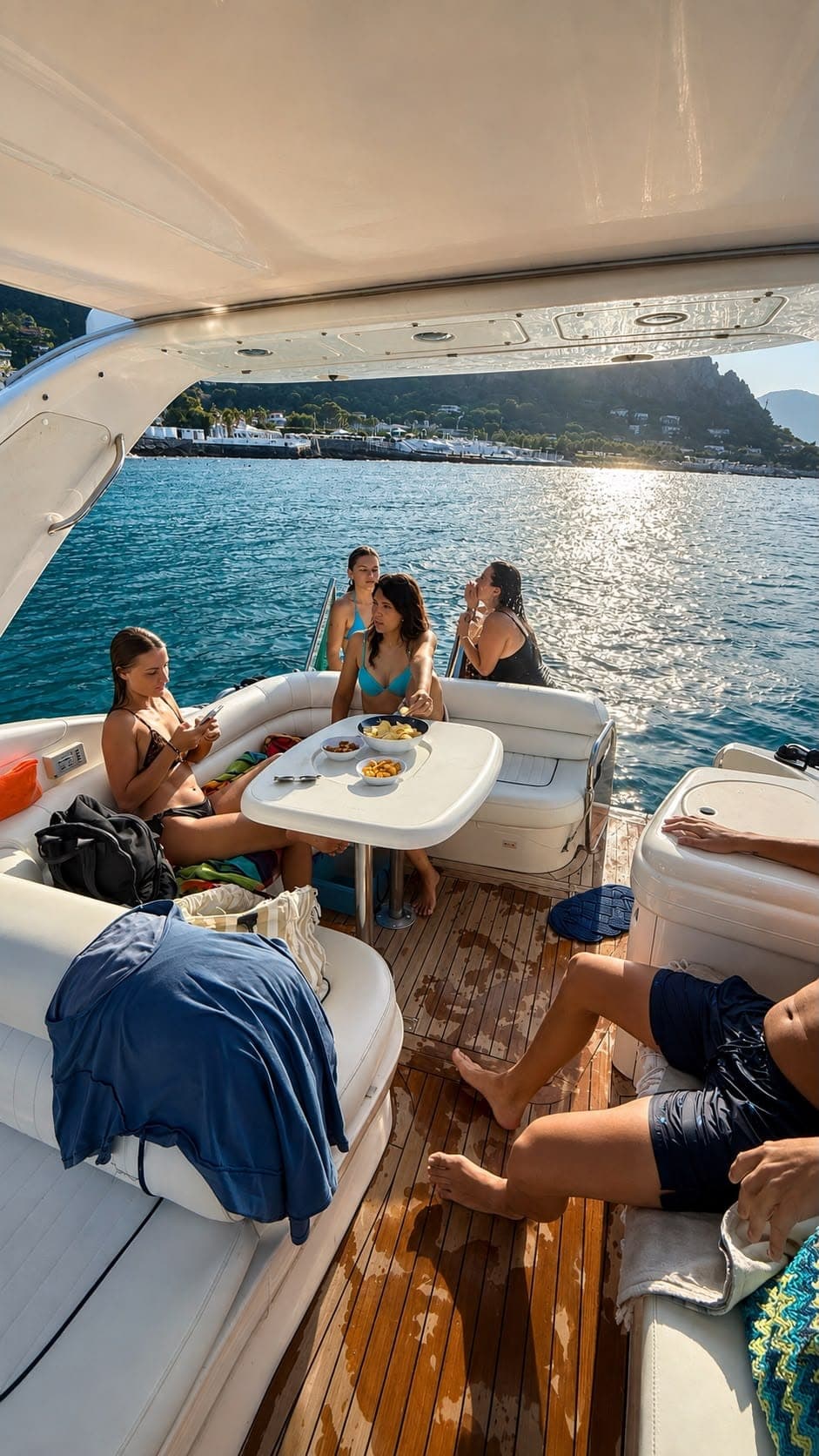 Aperitivo & Lounge in the Teak Cockpit